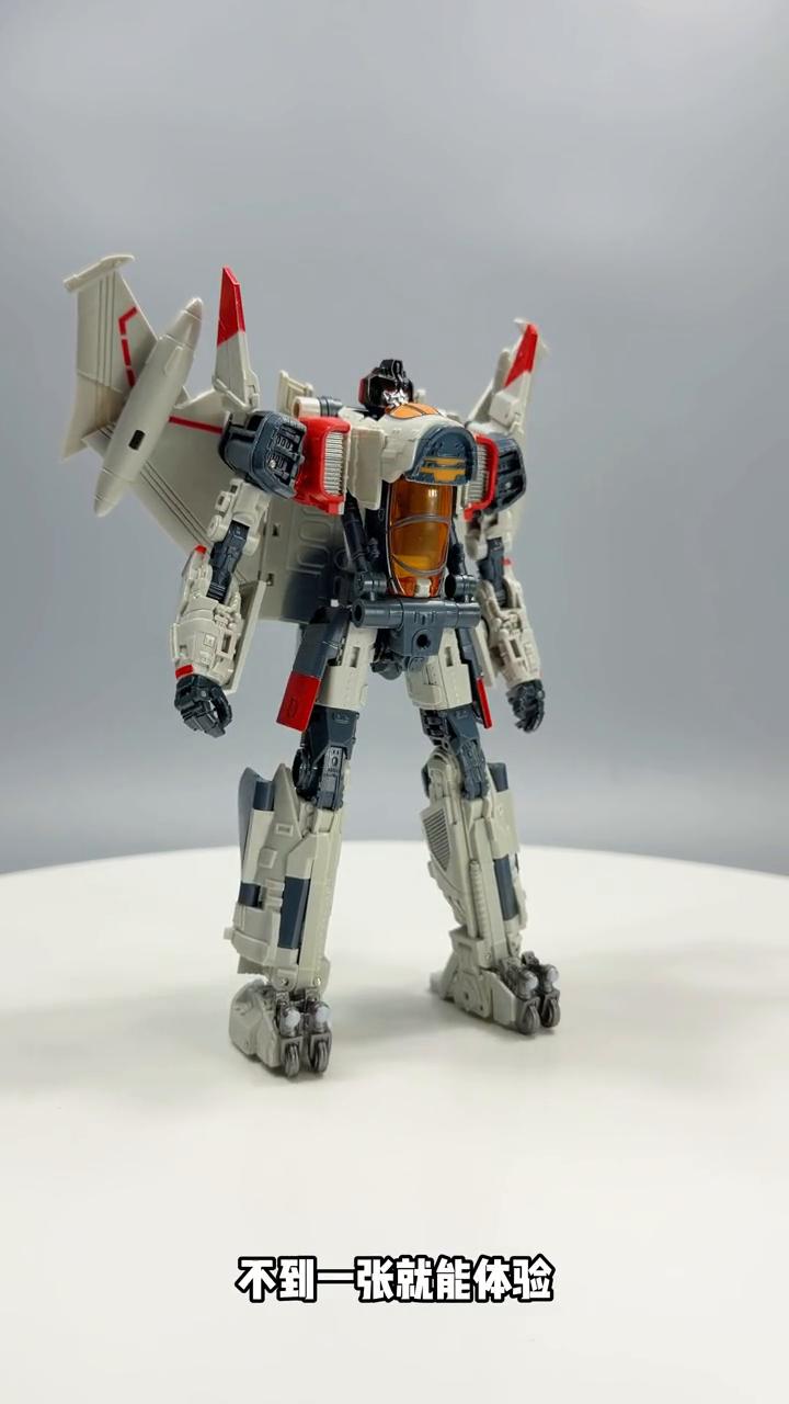 TW-1037百微ss电影版闪电。
当初电影预告片中他飞出来的那瞬间，有多少人和