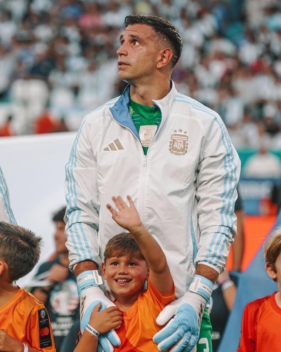 🗣迪布更新IG为此前的行为致歉：“我接受FIFA的处罚，并向可能冒犯的人道歉，