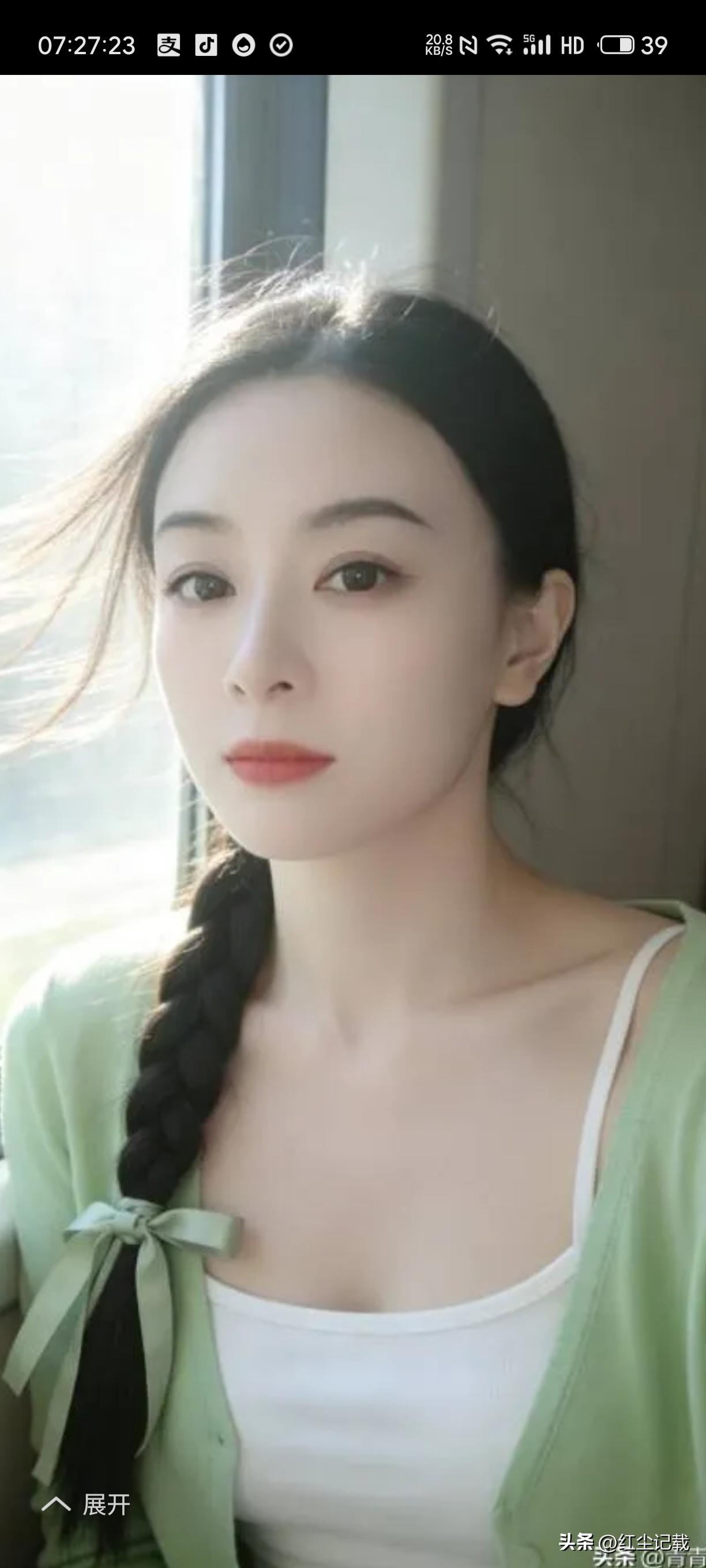 在头条刷到个厉害的新人，我真服了。

人家发啥火啥，每篇都爆。字不多，句句跟小刀