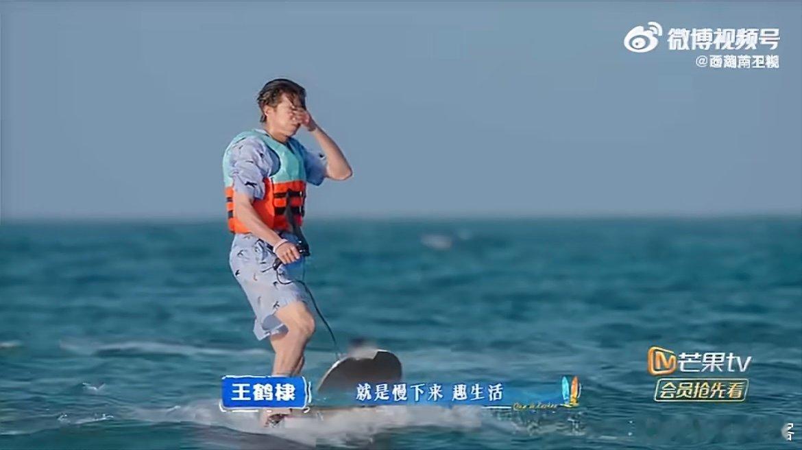 亲爱的客栈开播 八年归来终开播！王鹤棣带队海边创业，何炅云逛客栈解锁超多心动细节