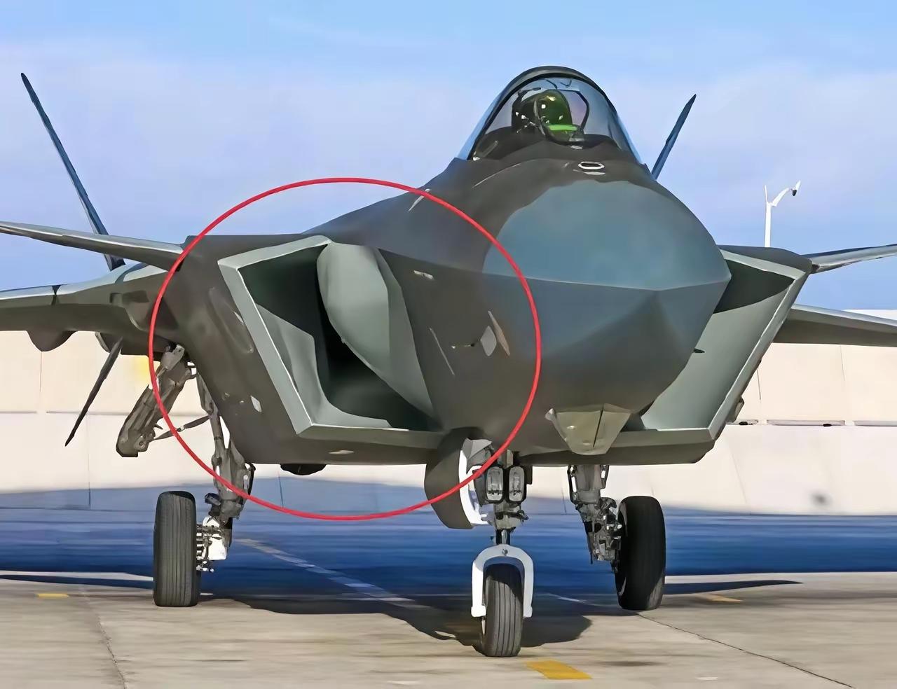 当今全球三款重型隐身战斗机。
F-22，歼-20，苏-57
作为全球大国中美俄三
