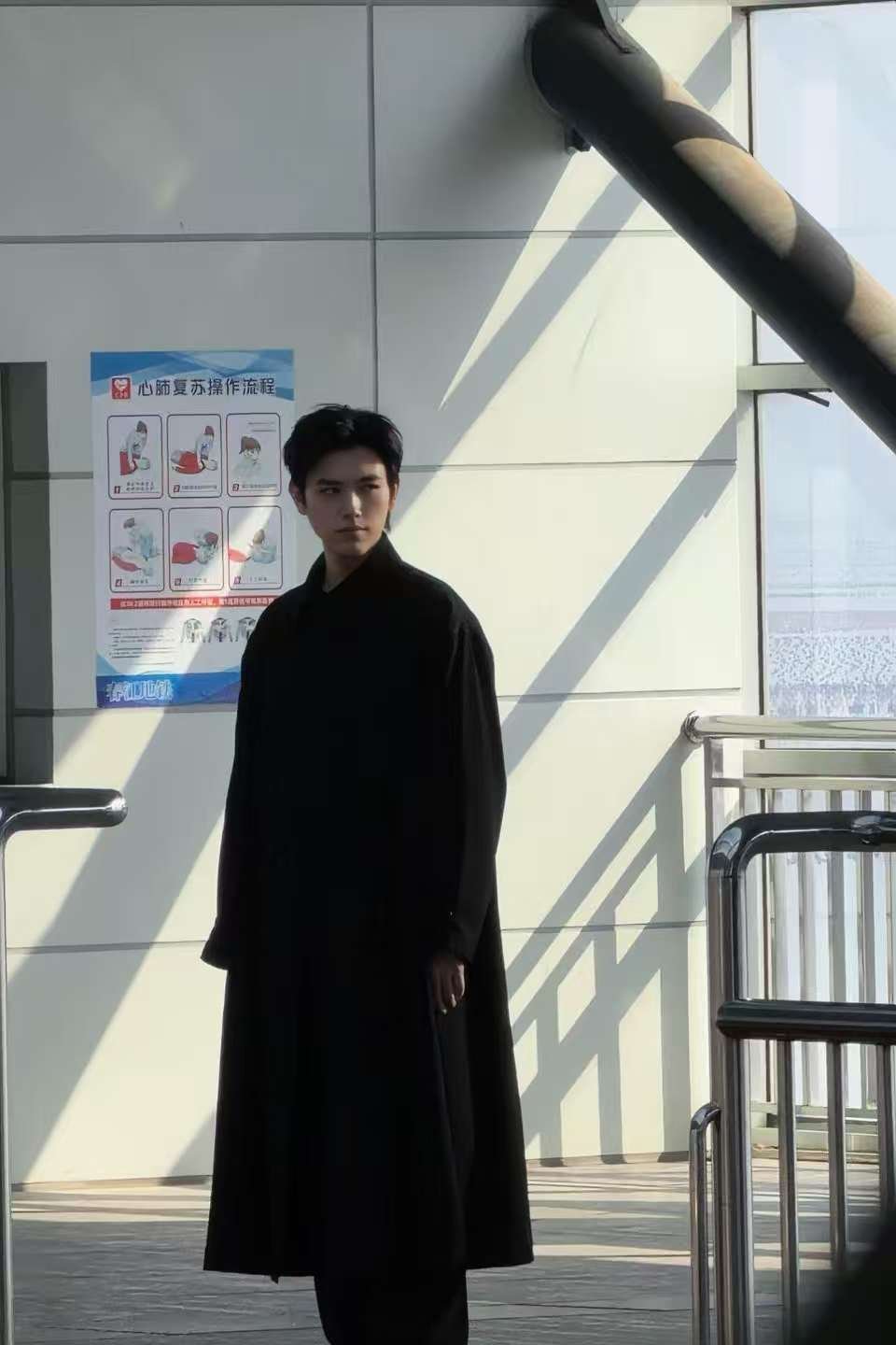 见春天导演写给陈飞宇的信生日手写信满含温柔期许！导演眼中的陈飞宇懂事通透又自带想