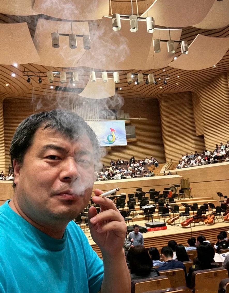 AI太发达了，谁有侵犯老王的肖像权了？AI应该留水印。立法要跟上啊 
