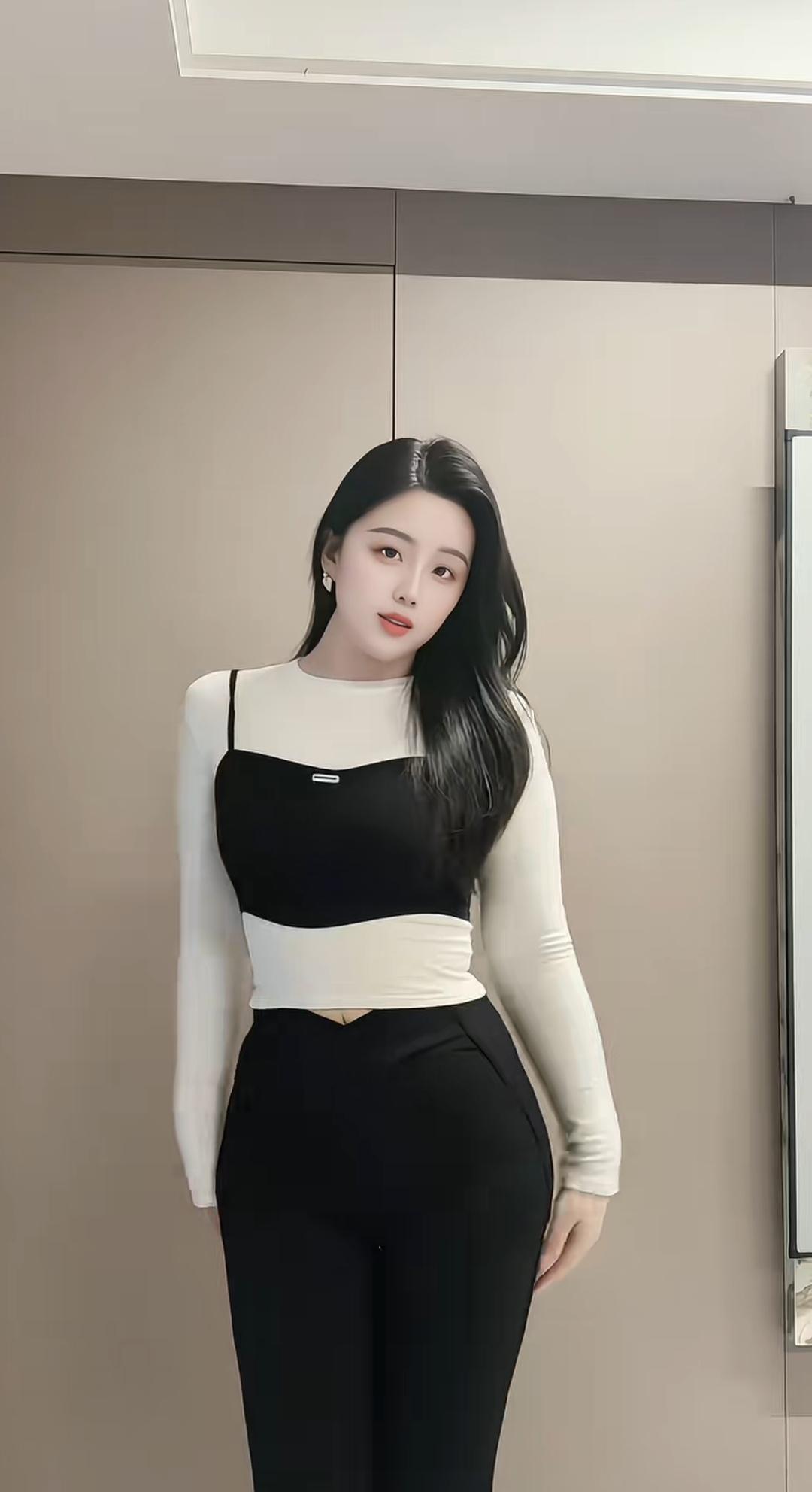 简约黑白色调，优雅气质穿搭