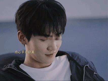 国产剧终于等来了梦男文学  李雾的暗恋太上头啦！看展时被姐姐碰下手就紧张，悄悄话