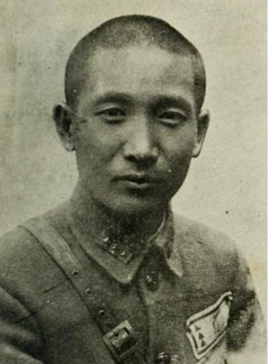 1949年，张治中因家中困难，便让儿子去傅作义家借钱，傅作义听后立即拿出500银