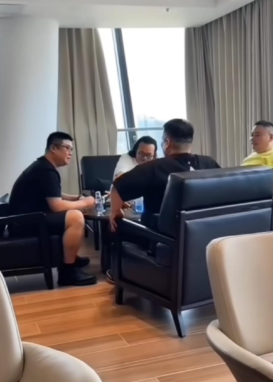 这四位应该也算直播圈的大佬了吧？今天齐聚“海衫文化”重庆总部，到底所为何事，有没
