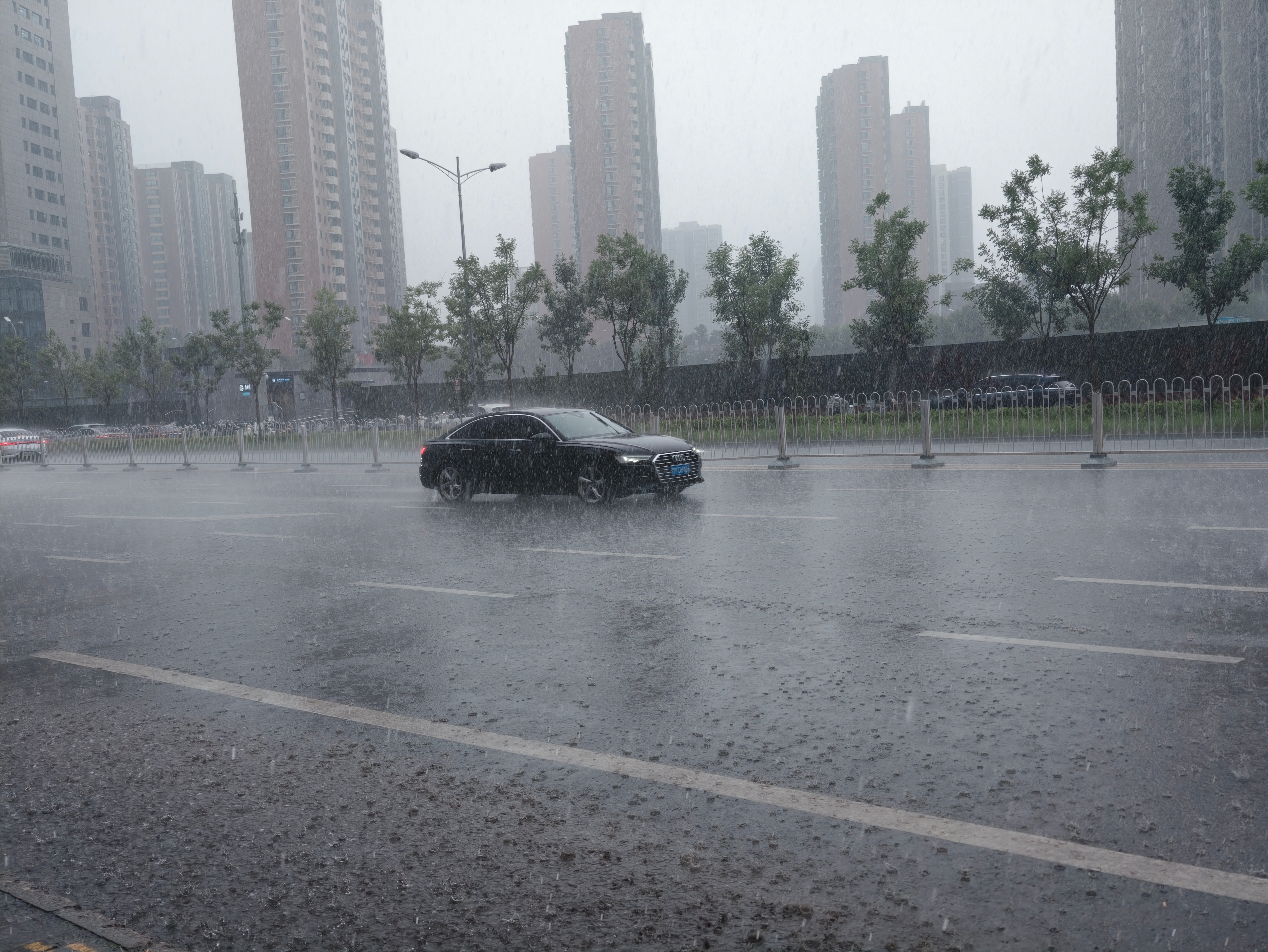 本来想着早点下班，结果还是没躲过 北京暴雨