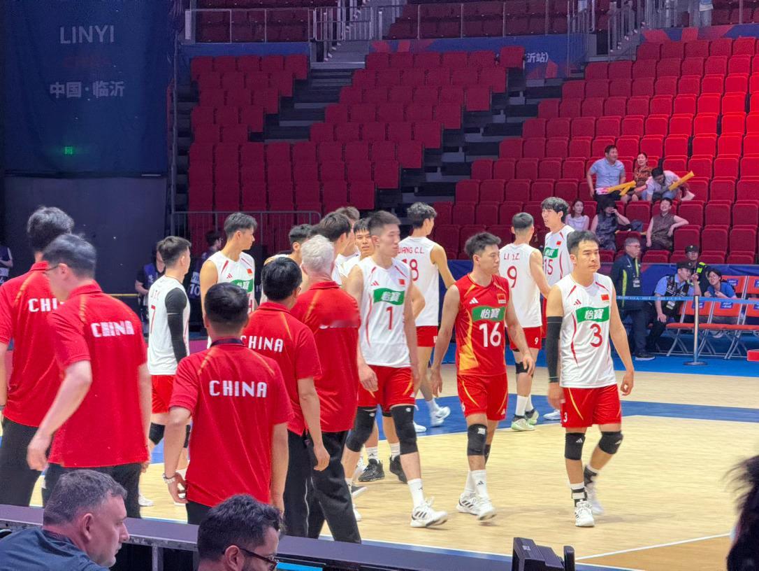 中国🇨🇳男排2-3不敌斯洛文尼亚🇸🇮，无缘开门红中国男排vs斯洛文尼亚男