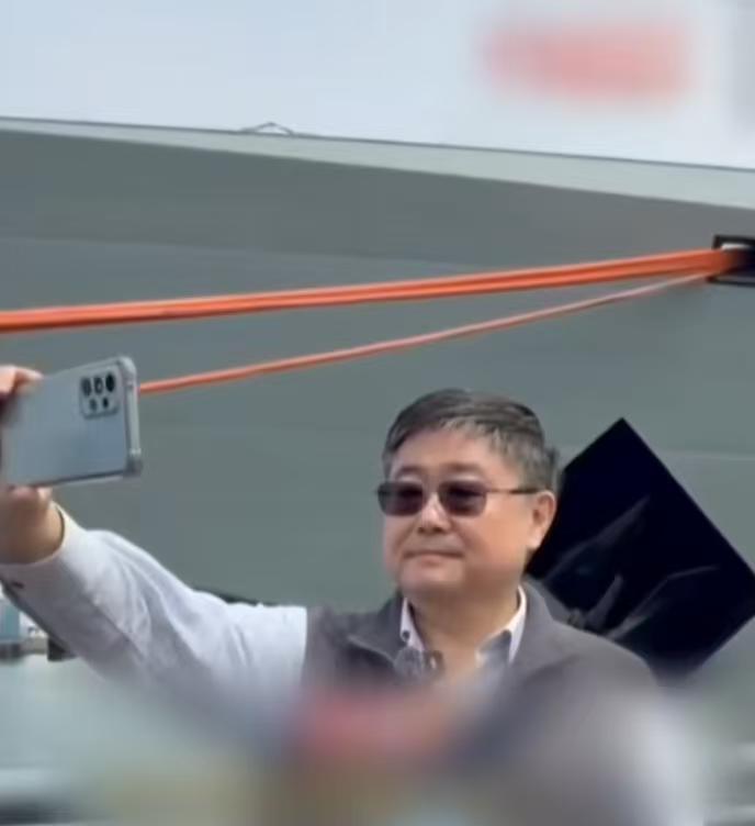 小舰长吕礼诗回到台湾可能要有大麻烦了，4月23日是一年一度的海军节，他特意从台湾