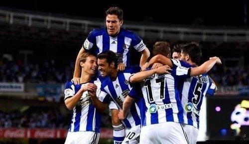 025西甲 皇家社会VS巴塞罗那足球         巴萨最近状态确实不错，球队