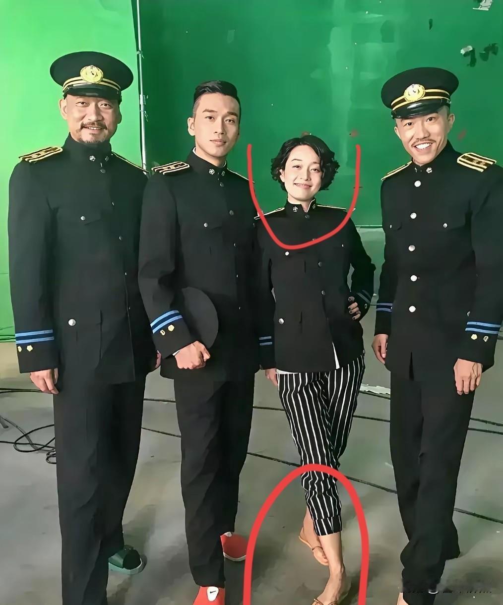 鞠婧祎没炒绯闻、没晒素颜、没喊口号，她就 quietly 把事情做成了。
202