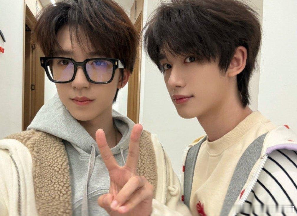 贺峻霖祝丁程鑫本命年快乐谁懂这句话的画面感有多强啊你们一起走过的岁月永远不会抹去