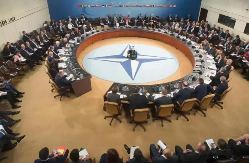 斯德哥尔摩国际和平研究所数据，2023年全球军费2.443万亿美元，前三是美国（