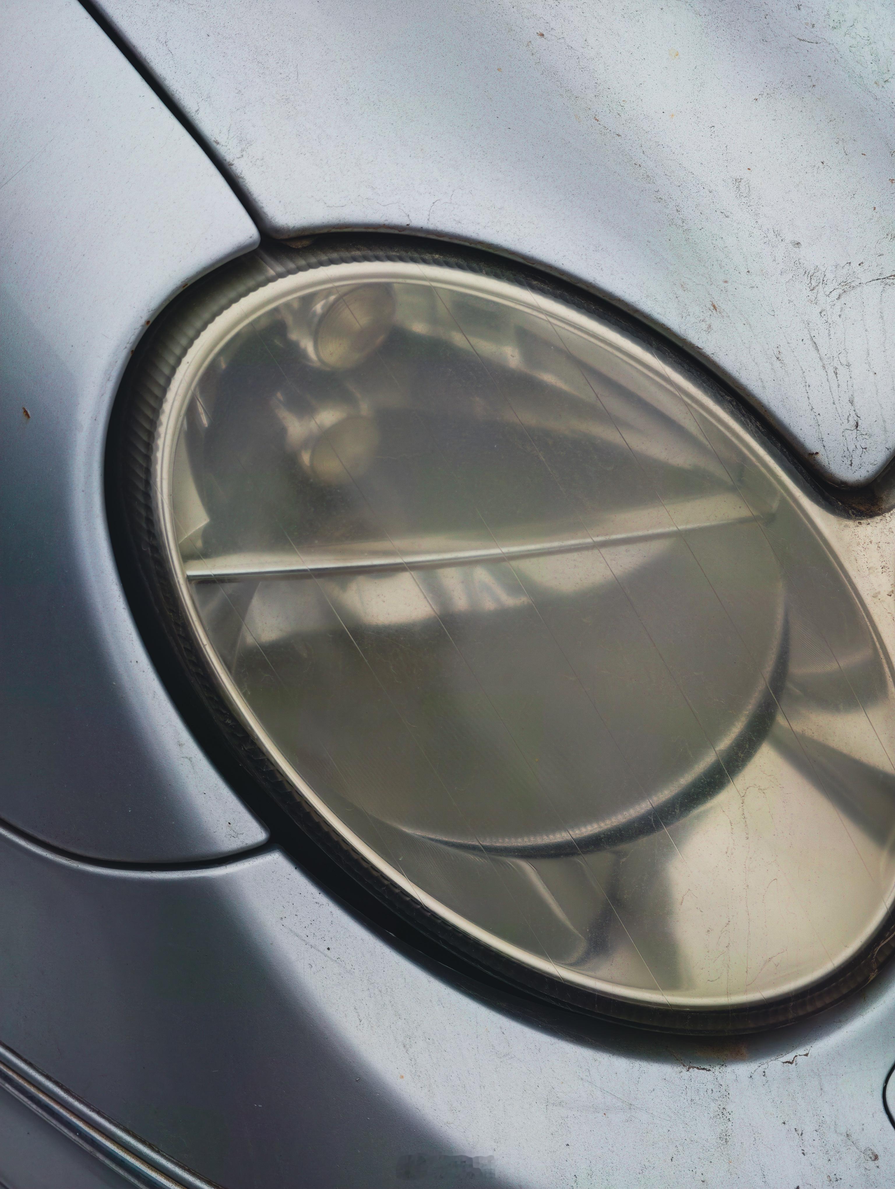 偶遇一台被遗弃的W209 CLK200 K凑近看看，发现这辆小20年的双门GT，