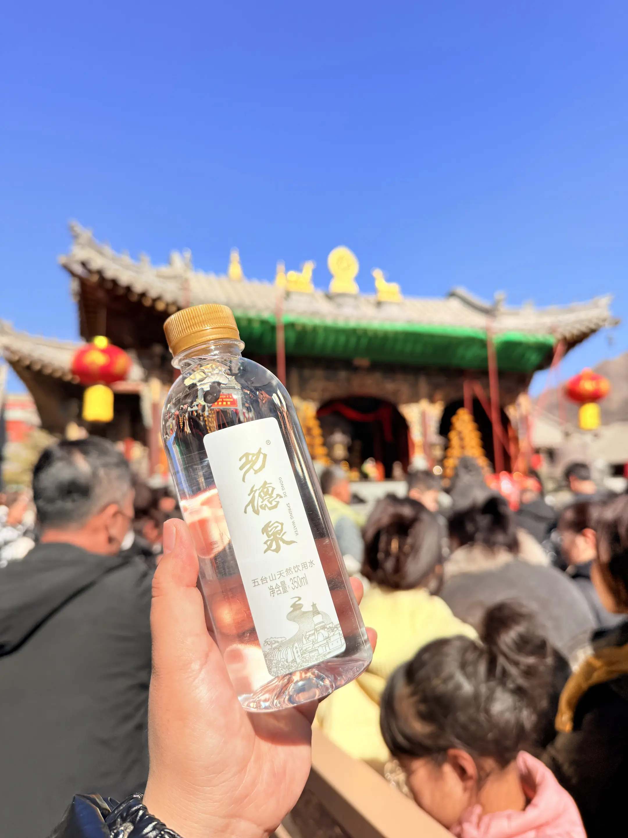 一泉润心，这口源自五台山圣地的八功德水，澄澈如镜、甘美如饴，喝的是山泉...