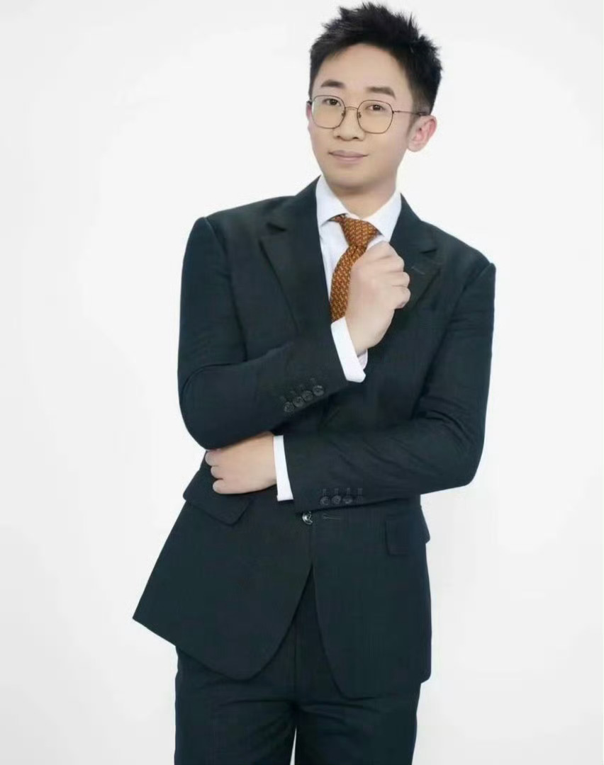 谢娜杨迪用错杯子去后台吐了谢娜误拿杯子喝了杨迪的水，立马跑到后台呕吐，直接打消了