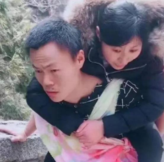 2008年，山东21岁女子为爱翻墙私奔摔成瘫痪。男友知道后，不惜与父母断绝关系，