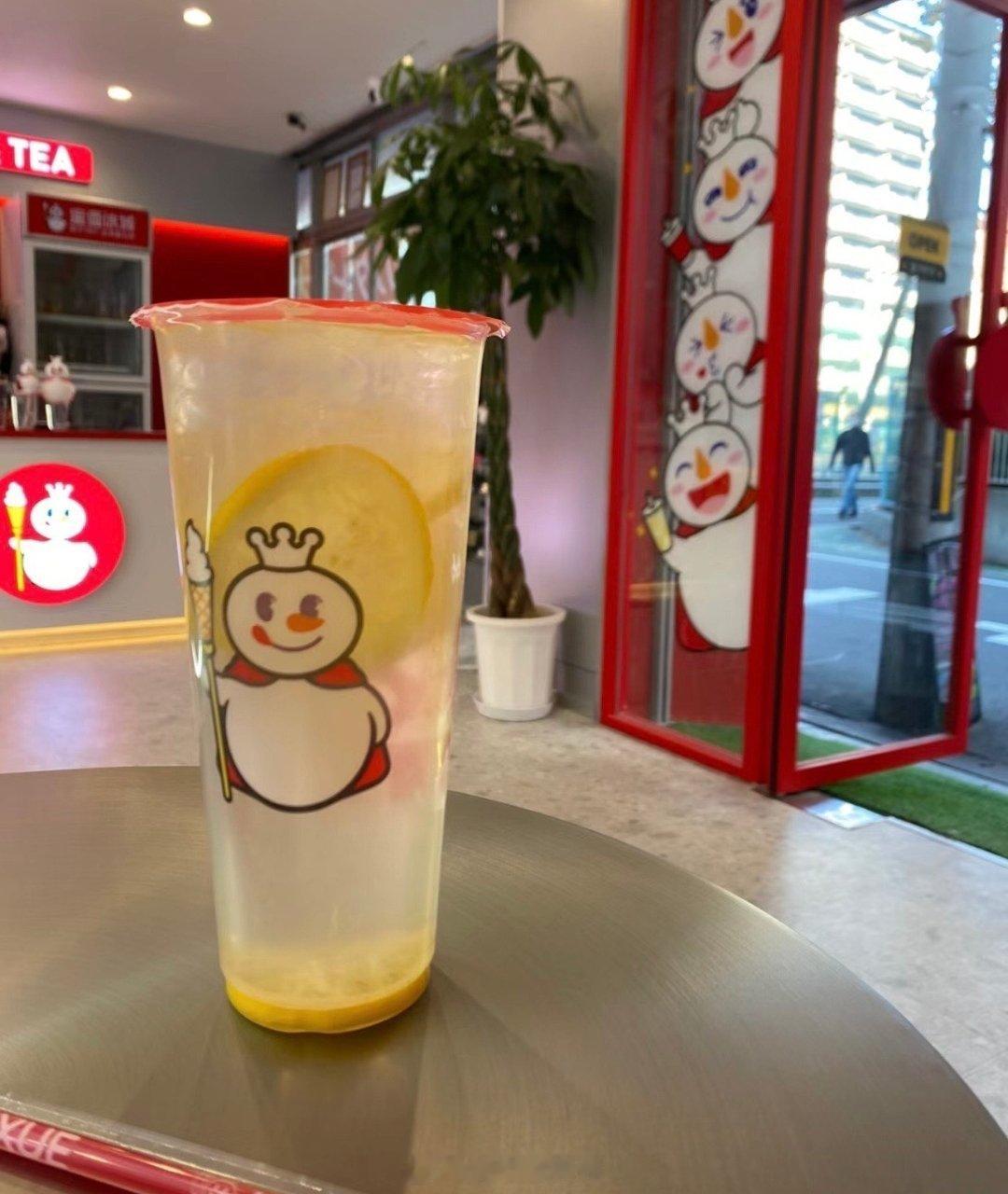 古茗两块五柠檬水 [doge]蜜雪要不要赶紧跟进一下，咋滴咱也得把柠檬水这块拿捏