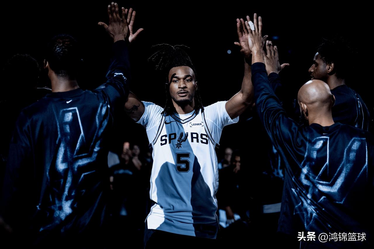 NBA官方票选东西部前四：骑士入围！

今天，NBA官方发布了联盟各支球队总经理