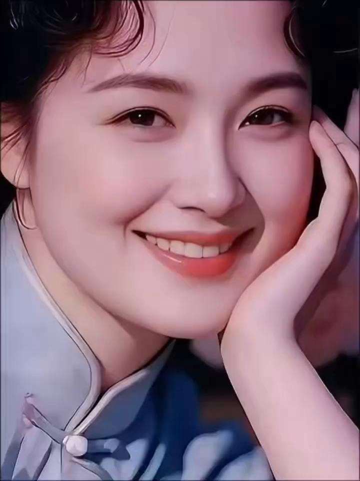 独有的东方气韵在她身上尽显，五官雕琢般精致，温婉大方的气质格外动人。肤质白皙水润