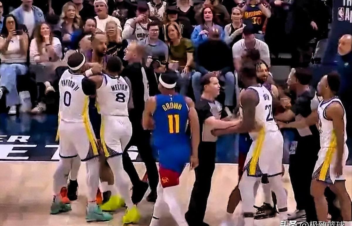 掘金二当家穆雷真是太嚣张了！
勇士与掘金突发冲突，三人吃T今日，掘金主场迎战勇士