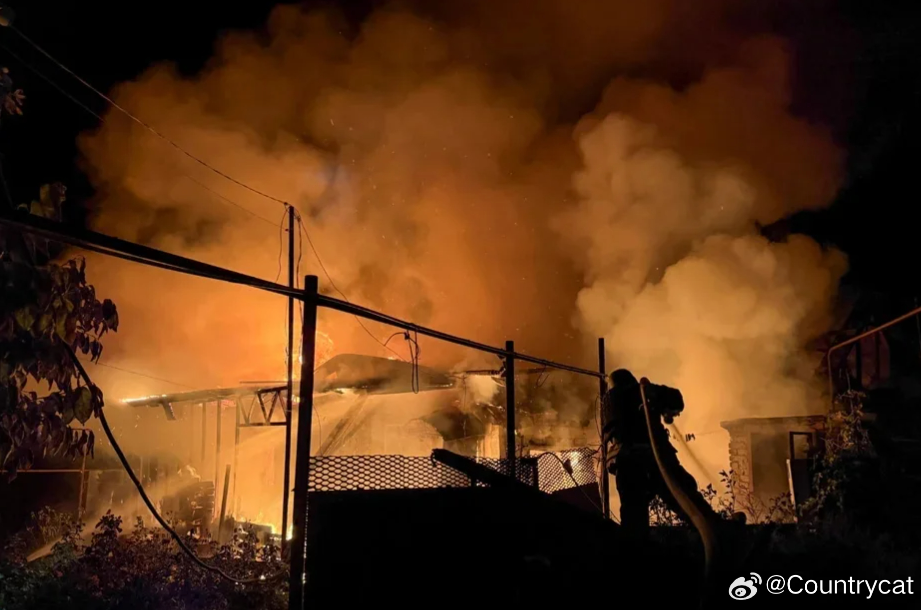 俄乌冲突持续升级：莫斯科拦截逾80架无人机 乌多地遭袭致多人死伤海外新鲜事俄乌冲