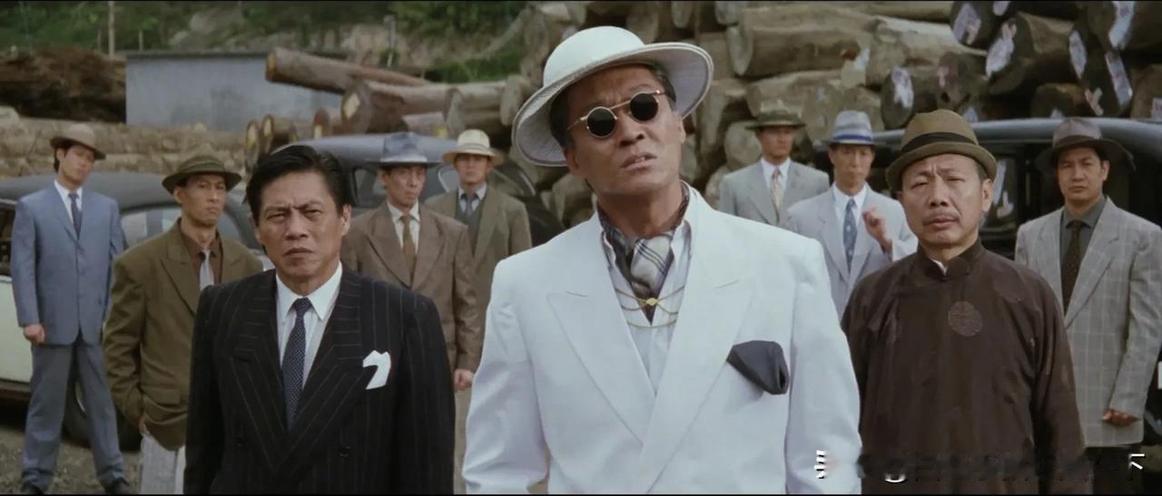 成龙电影《奇迹》的演员们之本帮篇 壹

前排左起：罗烈（片中饰演成龙的帮派大哥竞