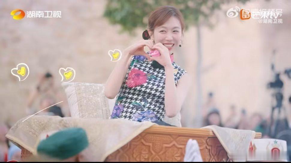 姜妍拿到了摩洛哥新娘体验卡中餐厅名场面中餐厅 集体婚宴的惊喜彩蛋太戳了！姜妍穿旗
