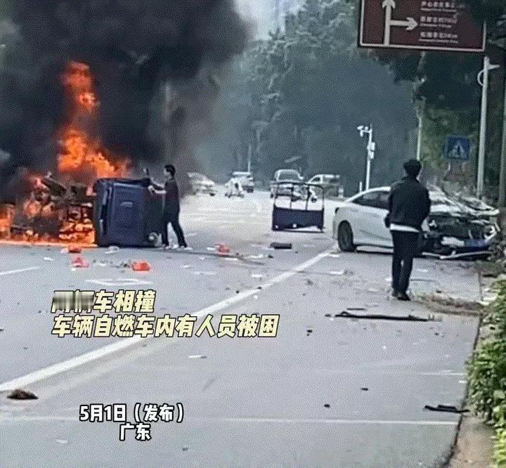 广东两车相撞爆燃，徒手救人的英雄被全网怒赞！他就是钟威，去年刚入党，T恤衫上的四