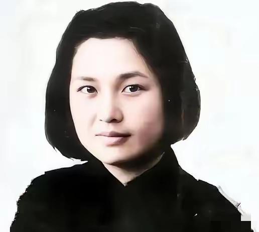 陈布雷得知地下党女儿被捕，要求毛人凤马上枪毙，却反救了她一命。

​1947年，