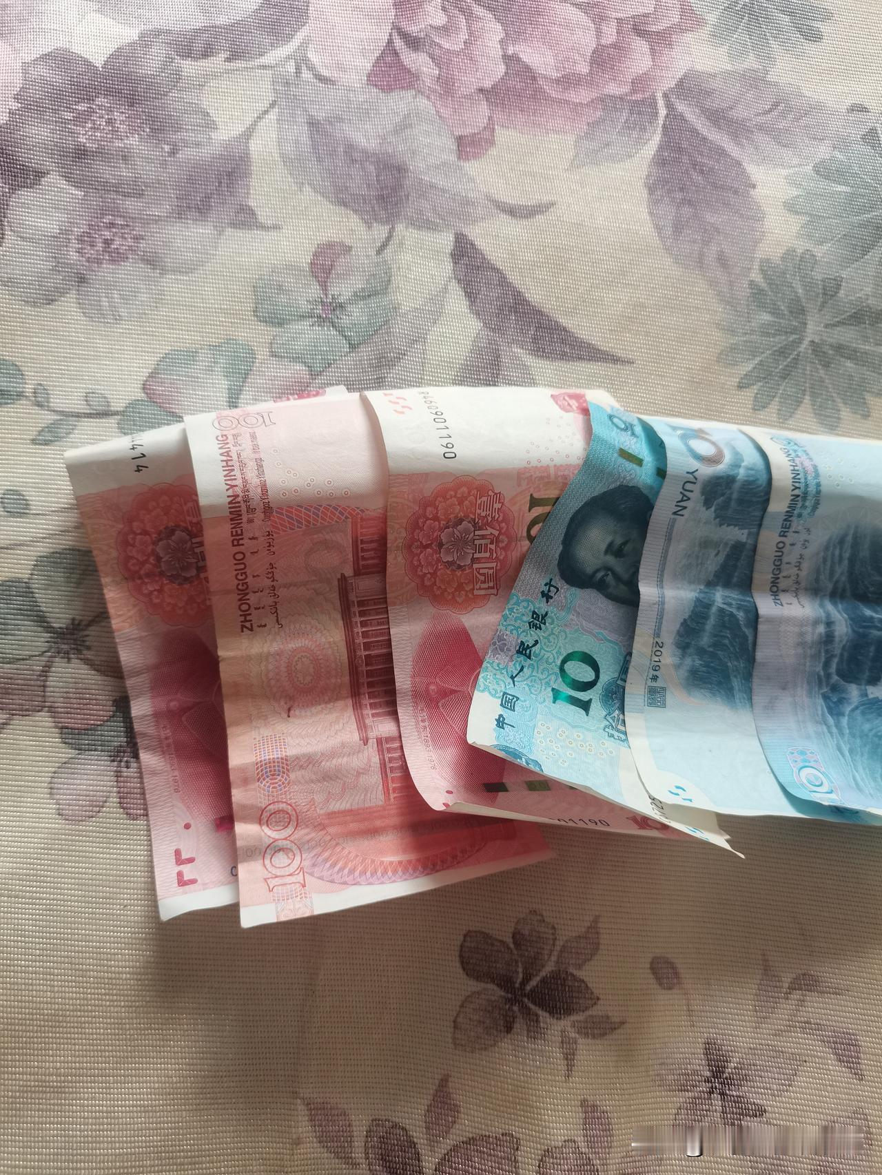 今天挣了330元！
抓无花果的时间越来越早，也越来越时间长。
今天一口气干了十个