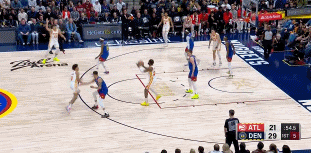 NBA赛场之约基奇说你尽管跑，球不到算我的！
  谁不喜欢跟喜欢分享球的人一起打