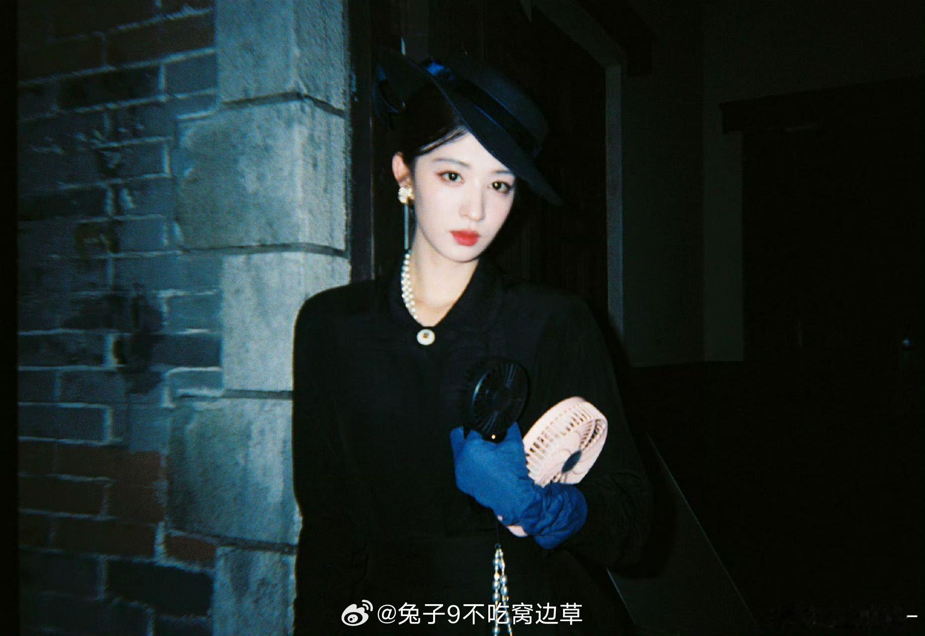 看完信才懂王楚然演的素素为啥那么有魂。她把角色躲藏时的警惕、坚持时的牙关都摸透了