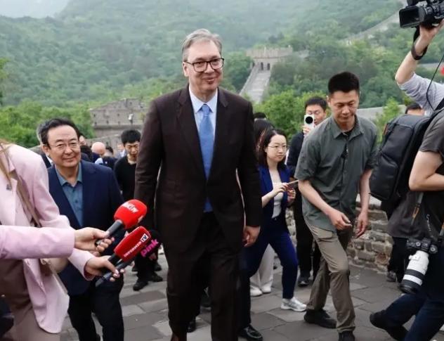 长城暖心一幕刷屏！577昵称走红，藏着国与国之间最纯粹的民间温情。

很多人刷到