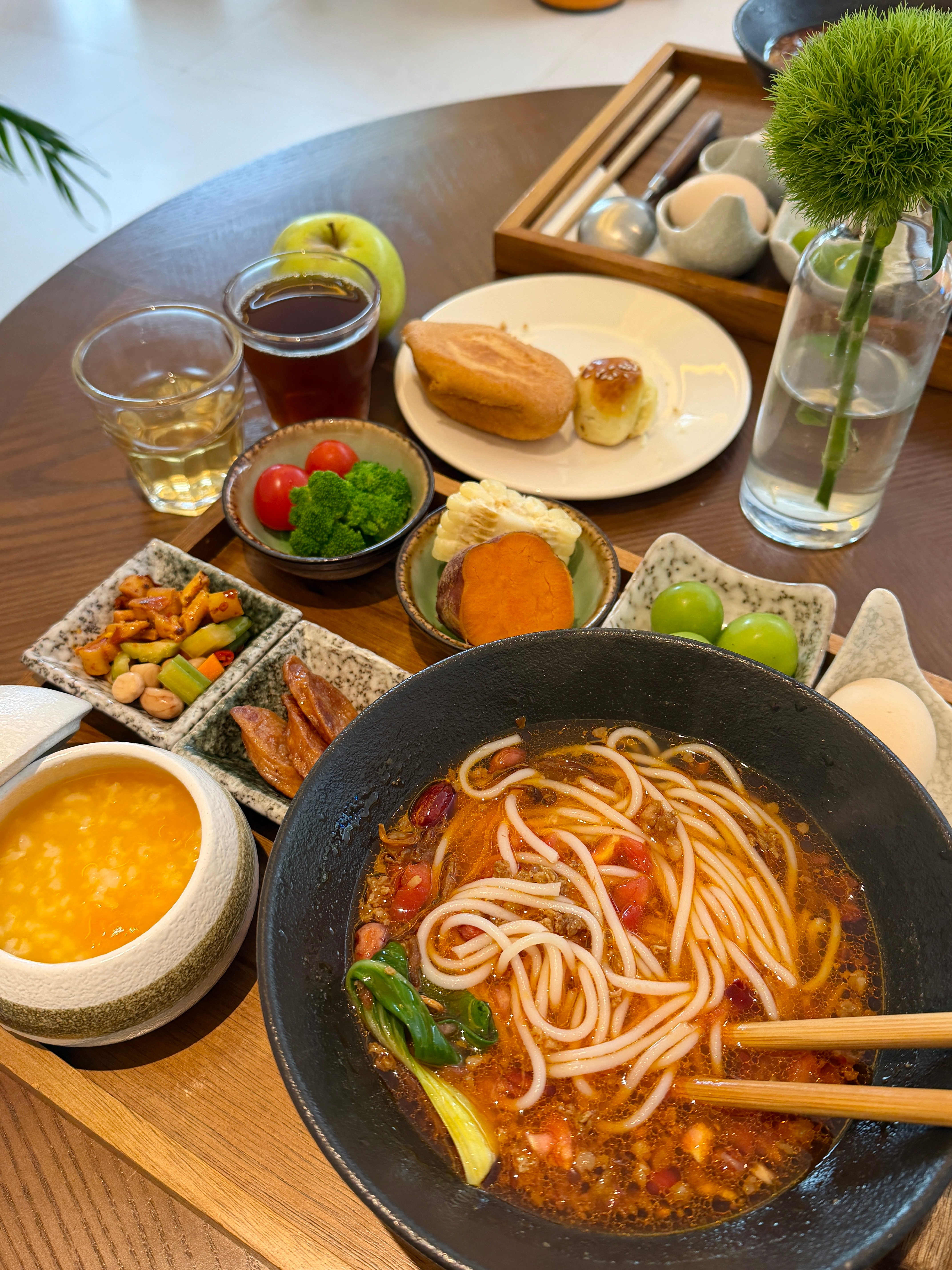 再吃最后一顿这个酒店的早餐，今天要换酒店啦。宇宙之家在丽江 ​​​