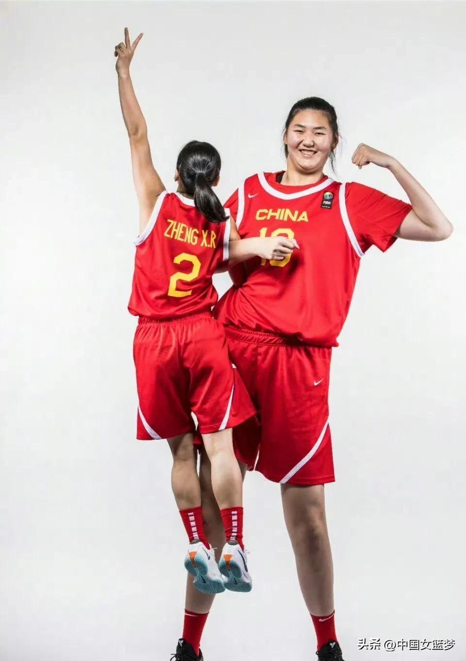 【🏀篮坛新神话！17岁“女姚明”张子宇：站着扣篮，对手哭晕！】  

    