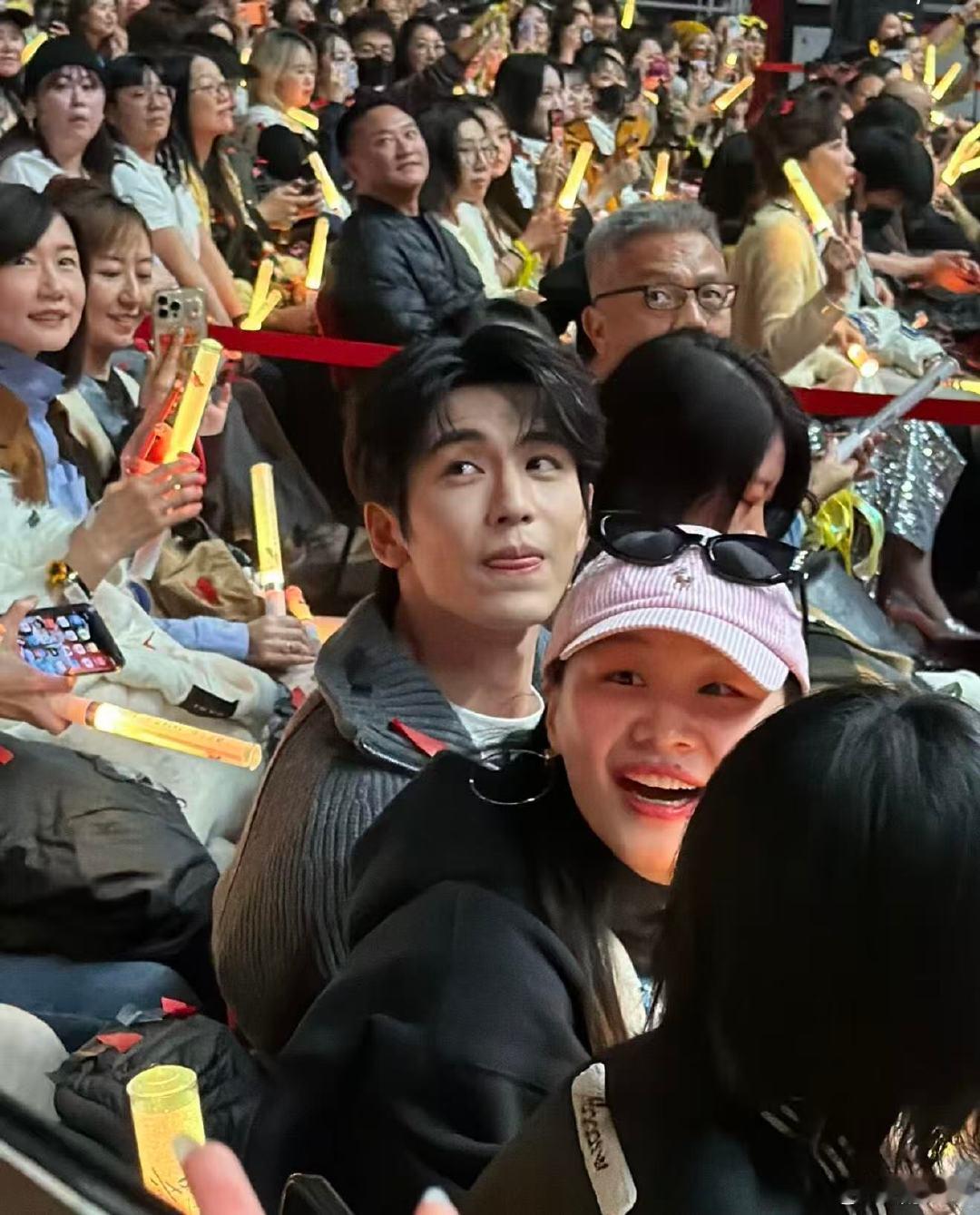 张凌赫金靖一起去看刘宇宁演唱会，这样拍都这么好看 这男人得多绝