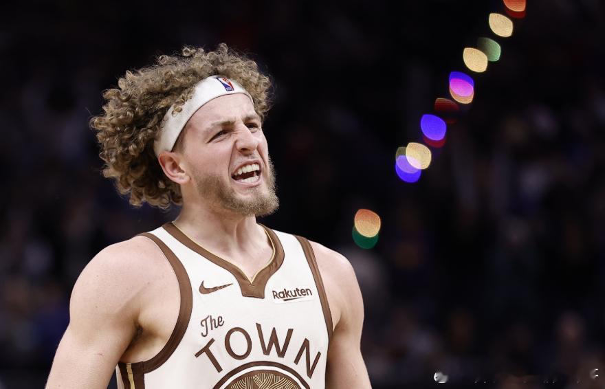 NBA常规赛，勇士109-113不敌鹈鹕。本场比赛，勇士后卫波杰姆斯基不太准，出