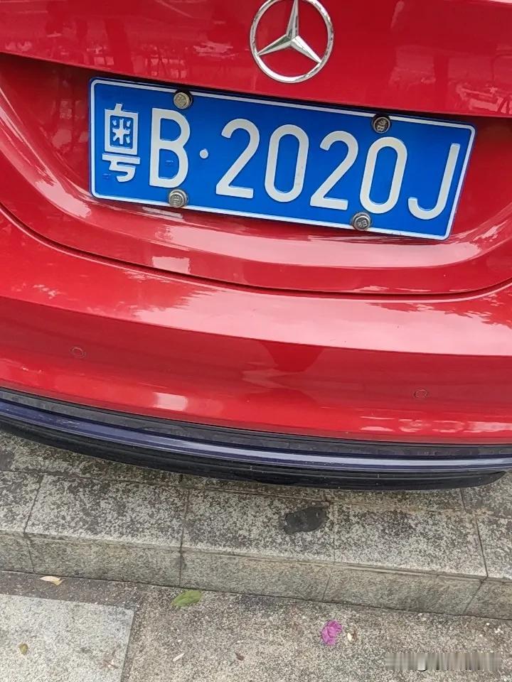 写今日头条。一般写什么？
作为自媒体从业工作者，发现很多文章。都不实用。所谓的输