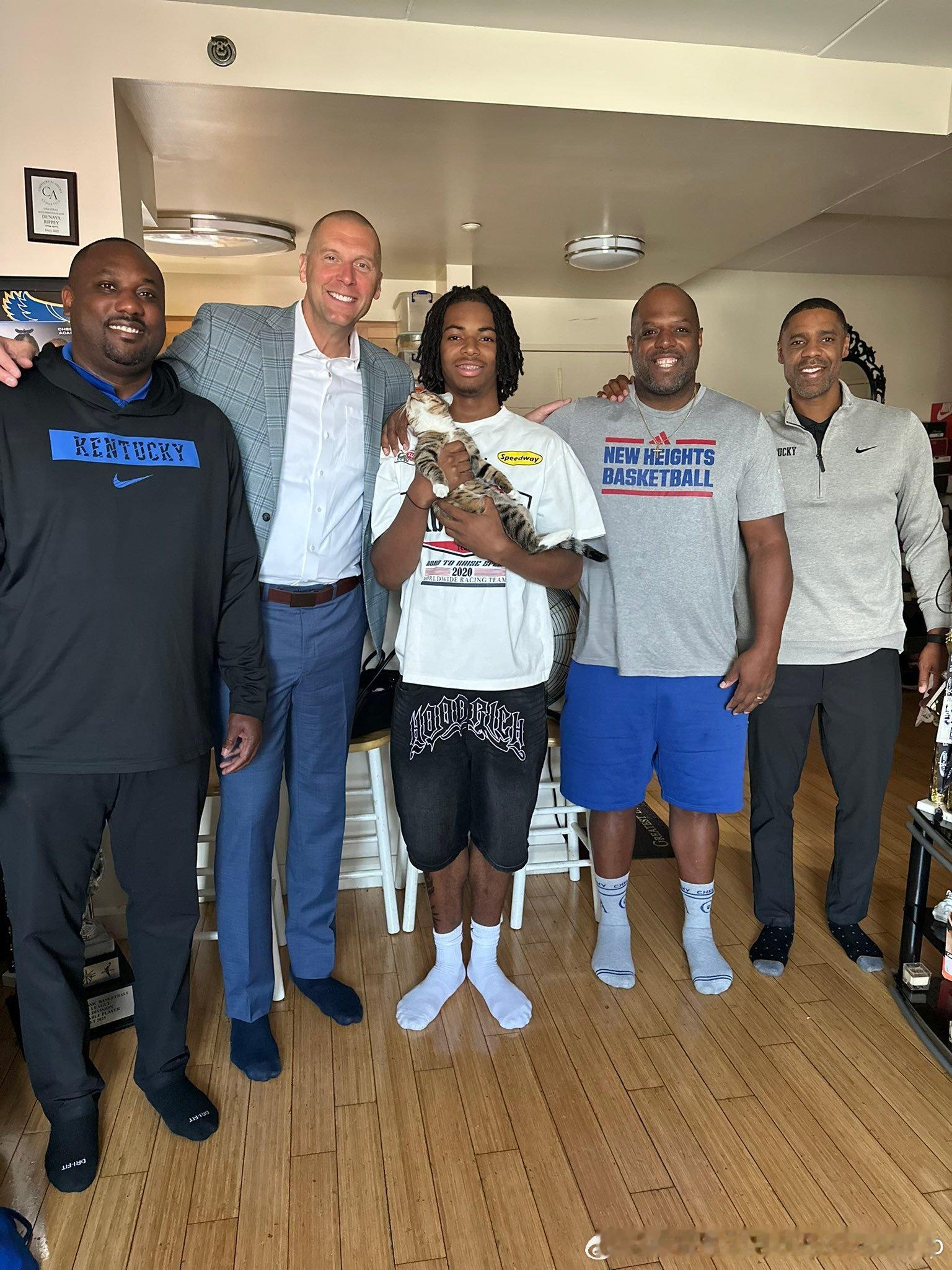 小莫兰特Deron Rippey Jr访问肯塔基大学ncaa男篮NBA[超话] 