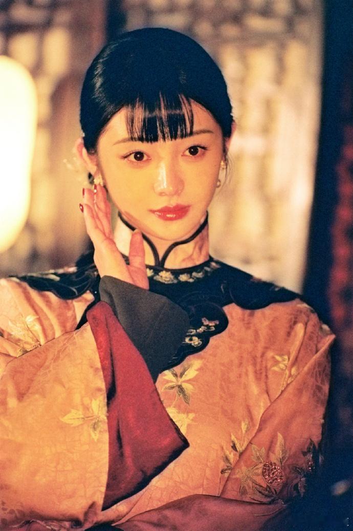 周洁琼又一次成为兰卿周洁琼借剧服扮兰卿 谁懂啊，直接找剧组借来原版剧服，再次化身