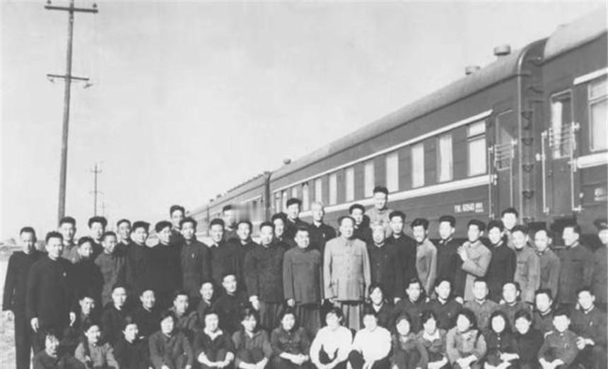 毛主席坚持让警卫田云玉去上学，汪东兴现场表示不同意，这一决定引发了激烈讨论！
1
