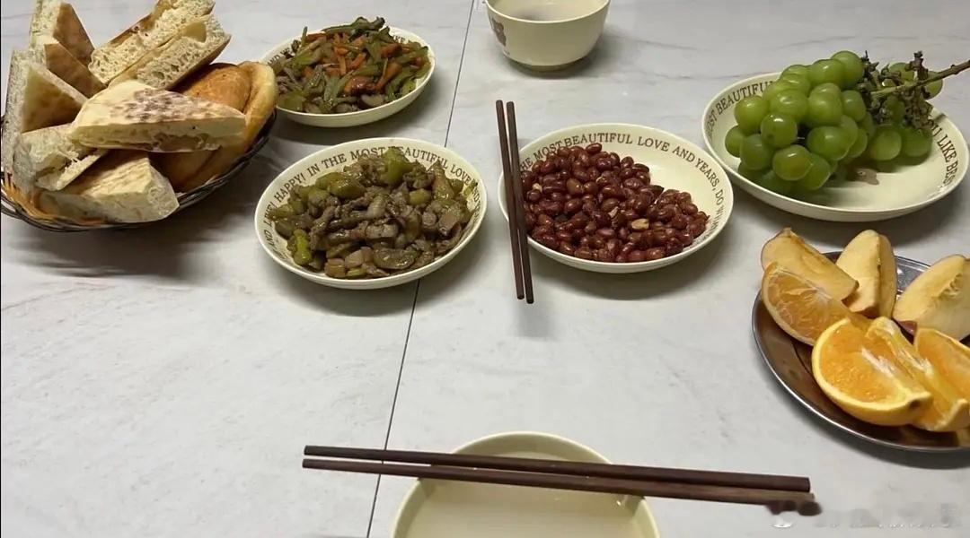 第一次去男朋友家，这是不是太随意了，这还有必要处下去吗？和对象谈了快一年，第一次