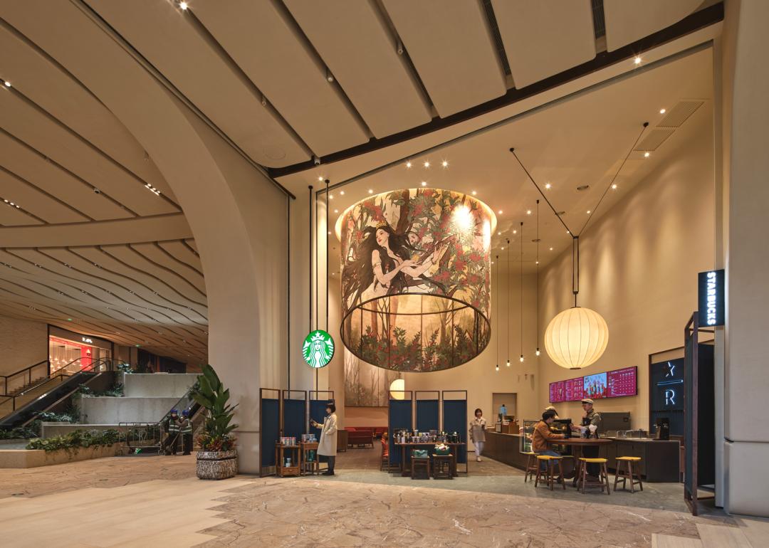 星巴克中国传来大动作，其与博裕投资达成战略合作，双方将成立合资企业，共同运营在华