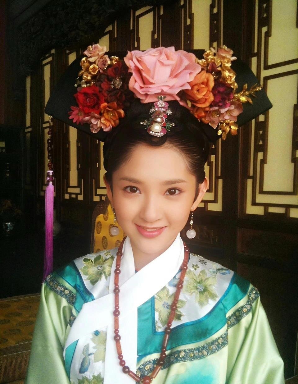 唐艺昕晒与陶昕然合照告别好姐妹，是一起参演《甄嬛传》的好姐妹，也是一起乘风破浪的