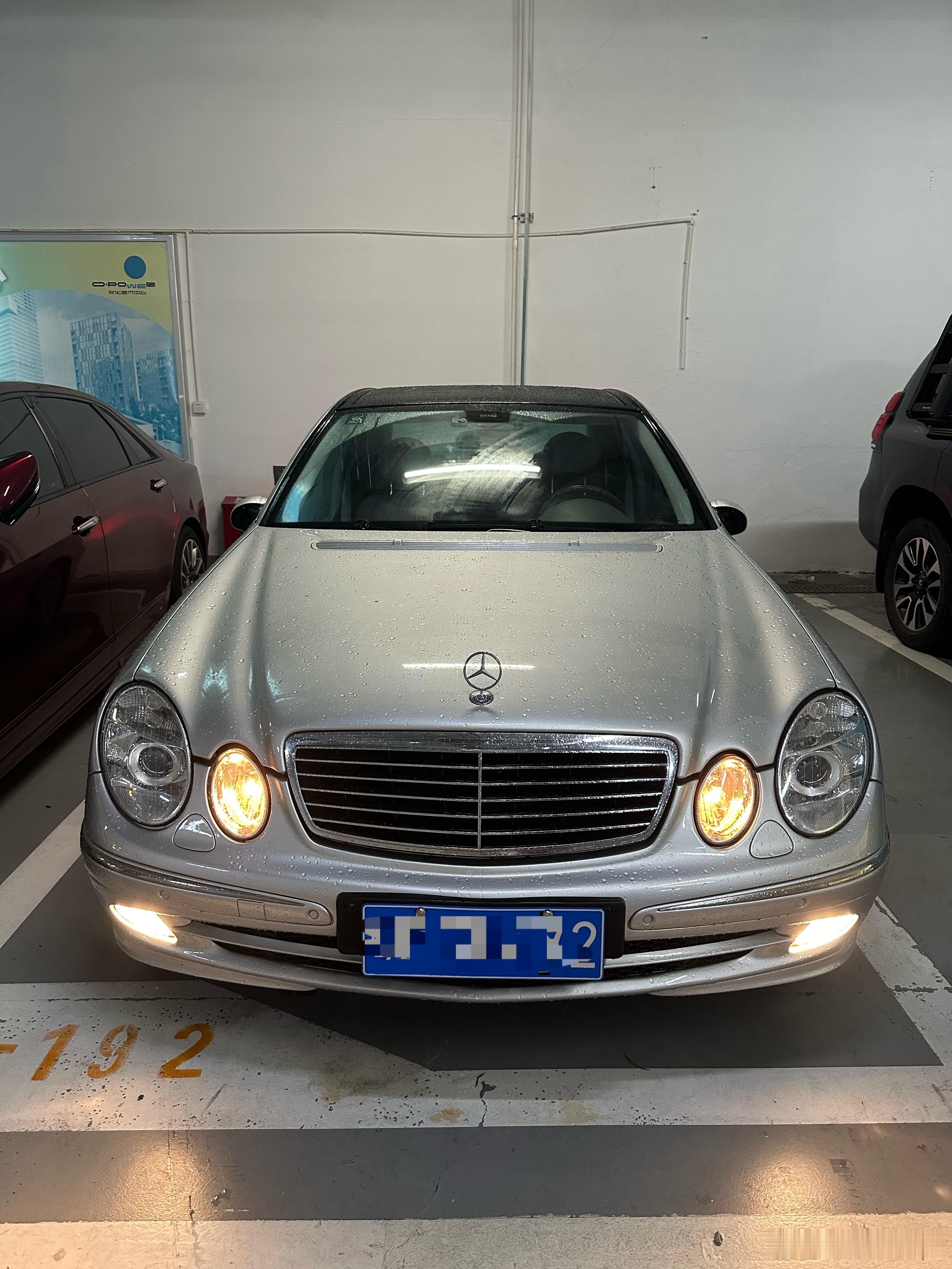蓝色玻璃的四眼奔[色]打算借来玩了[偷笑] ​​​