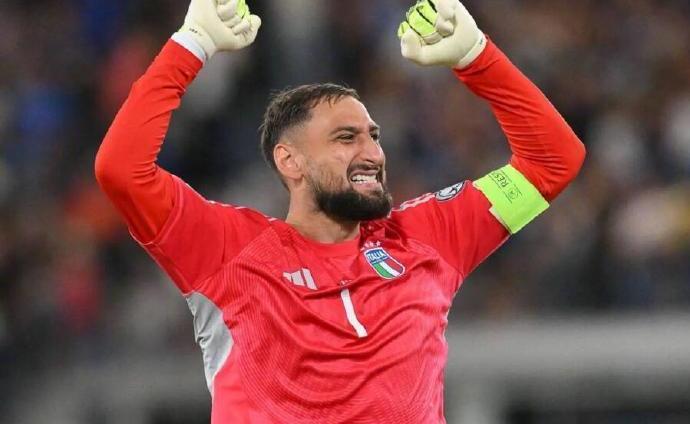 一位海港球迷朋友和我说昨晚太兴奋了，因为他喜欢的意大利队没有崩盘！今天凌晨2-0