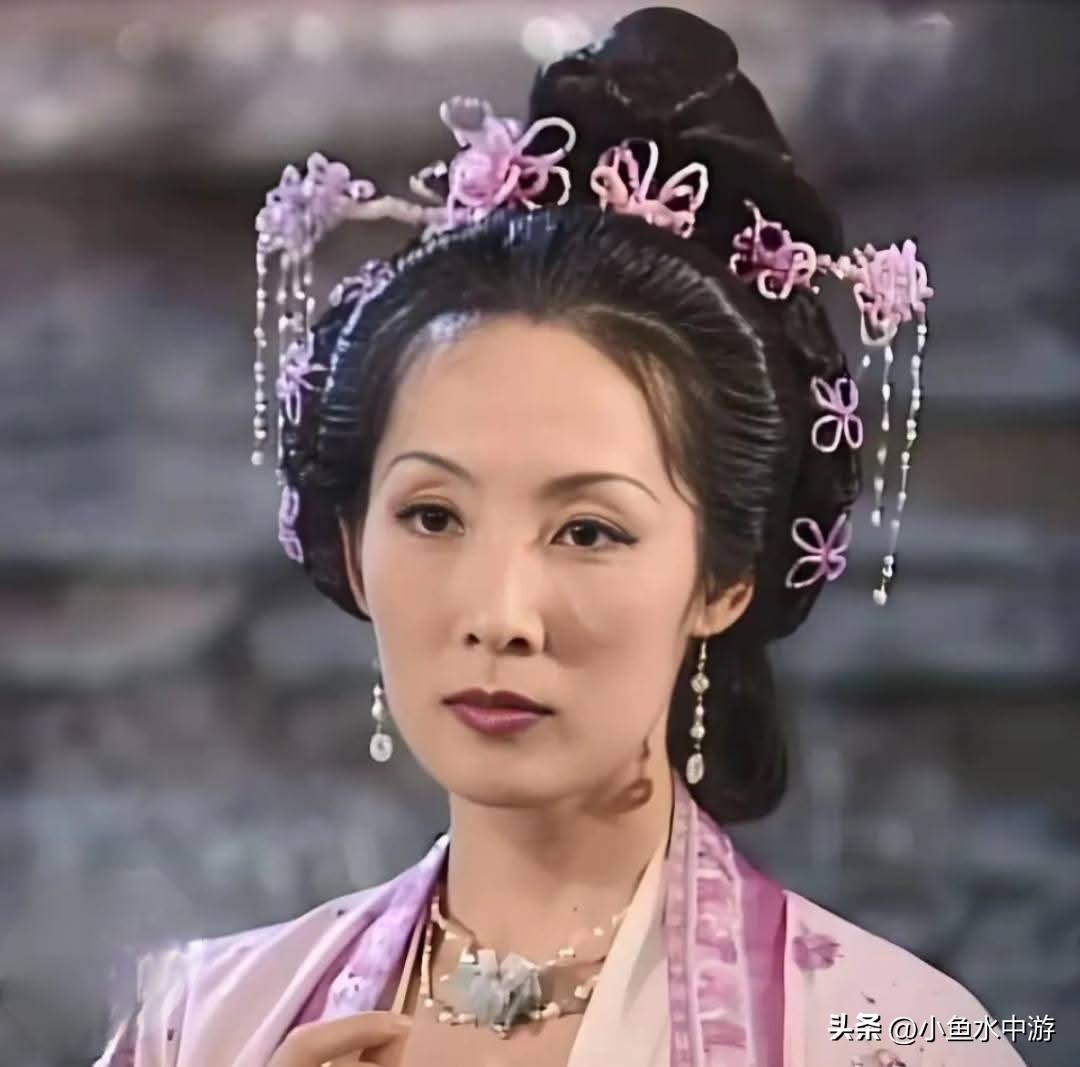 中国香港TVB前艺人吴美珩是1996年国际华裔小姐亚军，凭外在古典气质被称为吴美