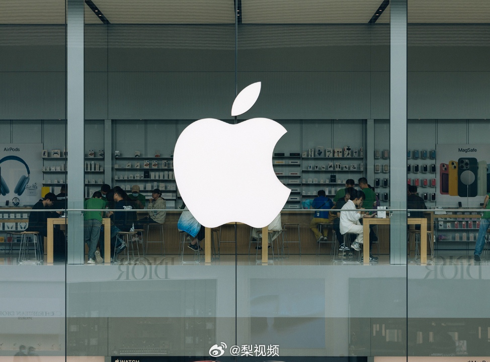 库克在采访里直接摊牌，接下来苹果全线产品要上调售价，根源就是内存、存储芯片价格一